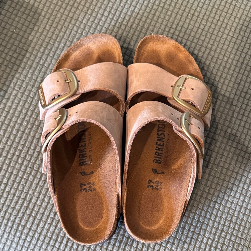 Arizona Birkenstock with gold hardware